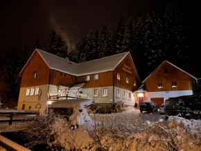 Hotýlek pod smrkem, Harrachov